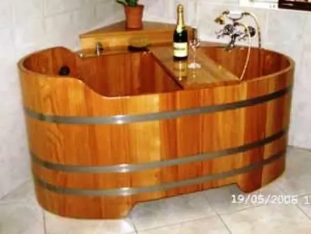 Whirlwanne Lärche Außenmaße 1350 x 730 x 700 mm Kracherpreis